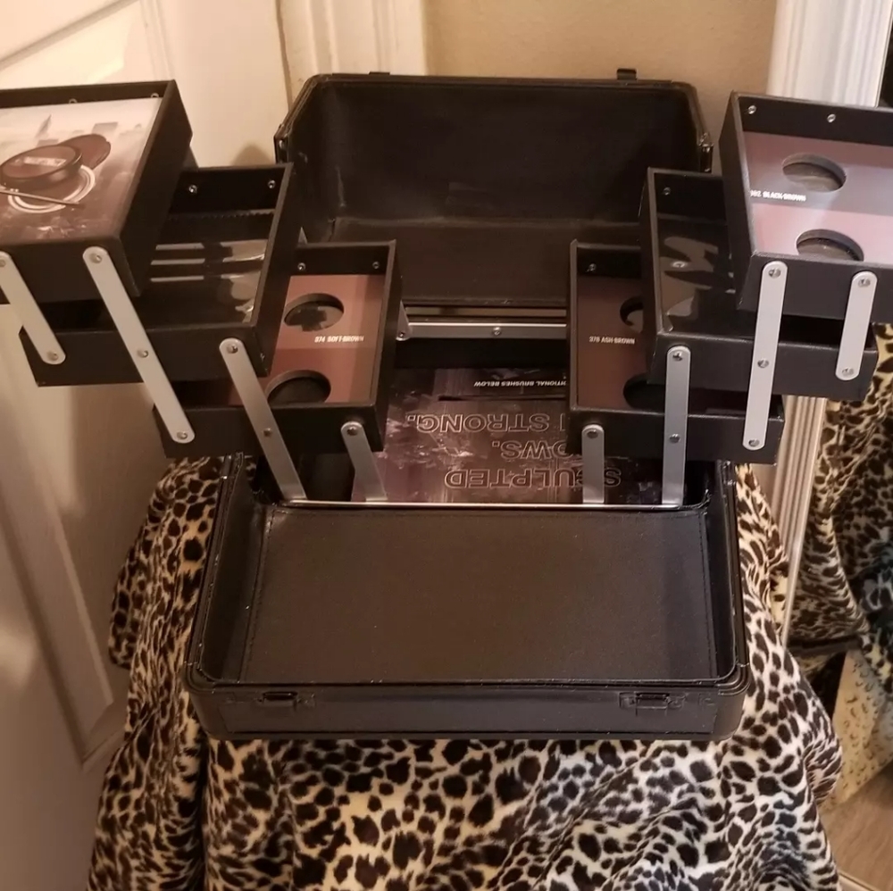 Make up box - Picture 2 of 4
